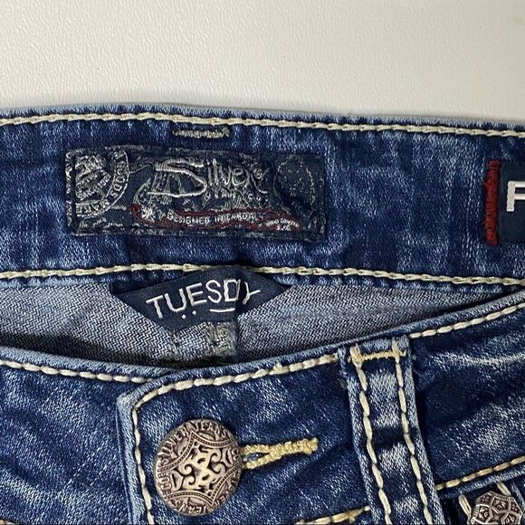 Silver Jean Co | Tuesday Denim Capri’s - Picture 3 of 5